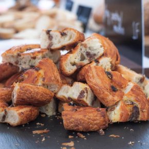 Kan ik rozijnenbrood bakken met patisseriebloem?